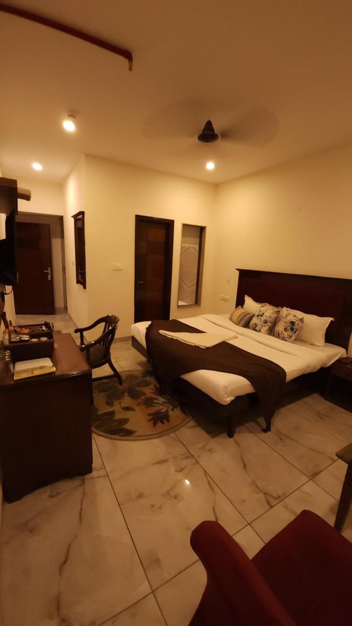 Hotel Multitech Premium Chandigarh Exterior photo