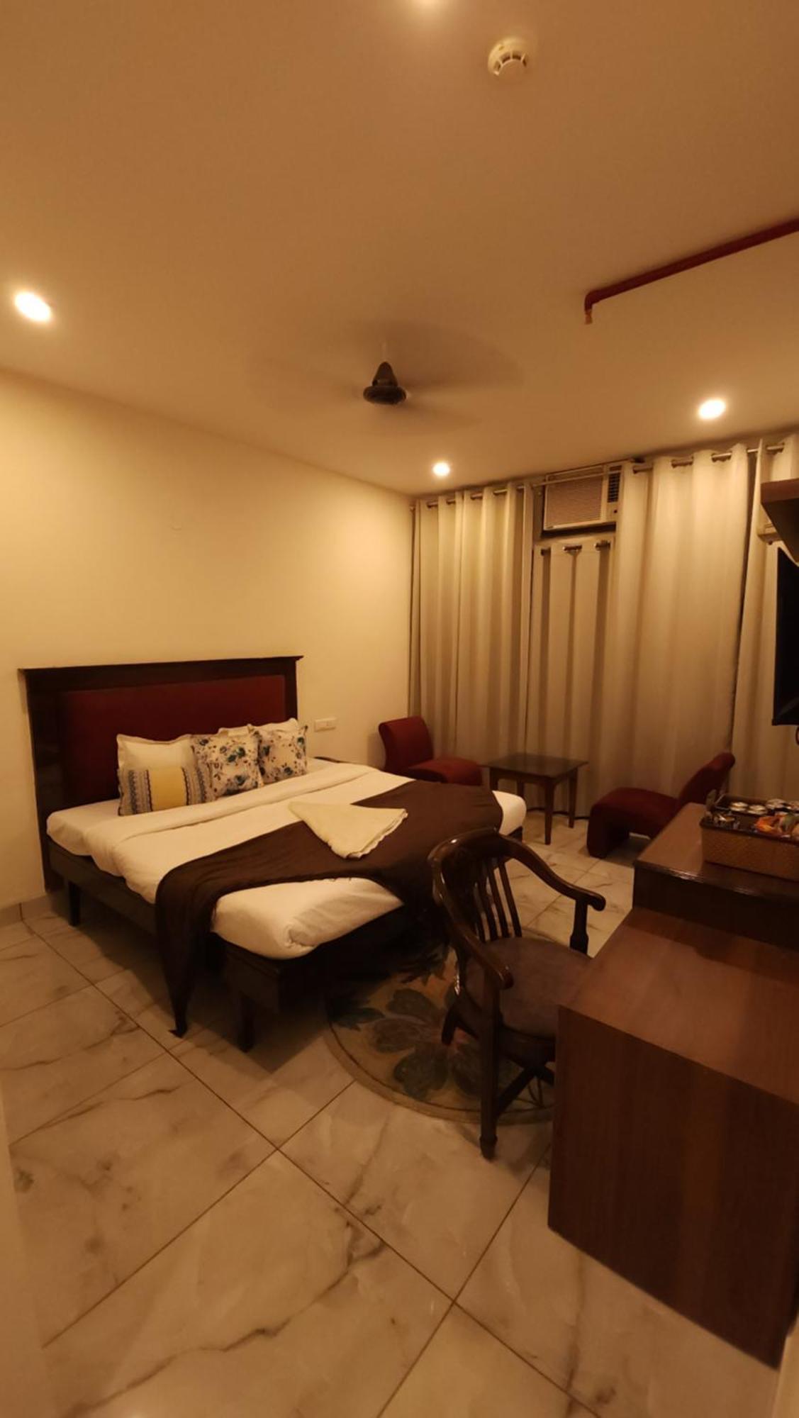 Hotel Multitech Premium Chandigarh Exterior photo