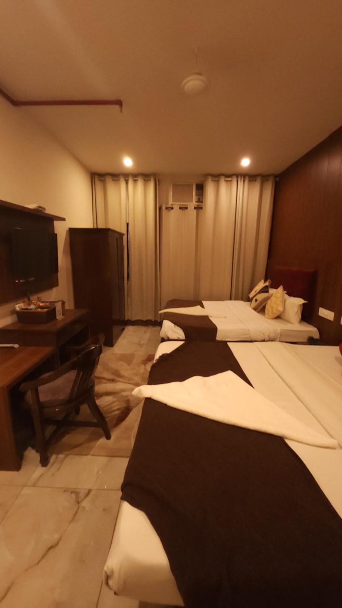 Hotel Multitech Premium Chandigarh Exterior photo